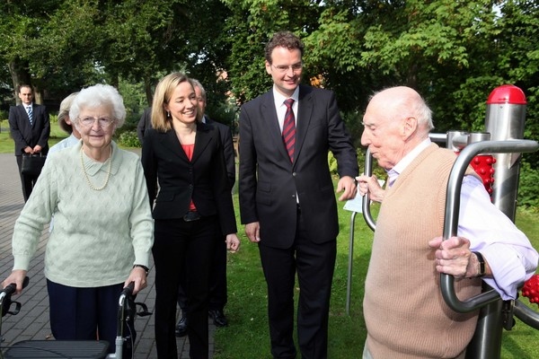 Mit Familienministerin Schröder im Altenheim Windberg (2010-09-02)