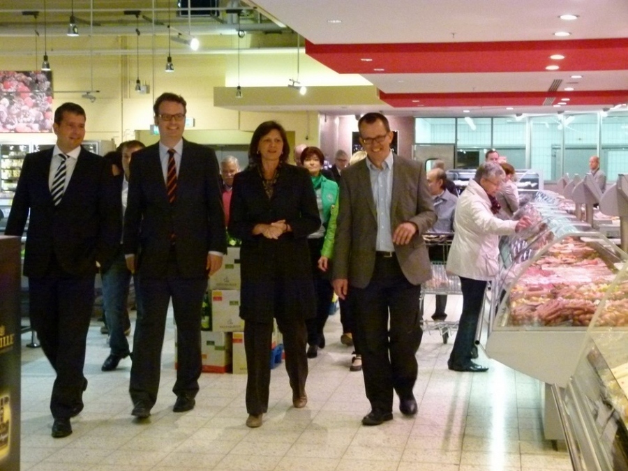 Mit Ministerin Ilse Aigner im EDEKA Endt in Rheydt (2013-05-23)