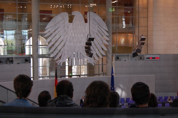 Auf der Besuchertribüne im Plenarsaal können angemeldete Gäste die Bundestagssitzungen hautnah verfolgen