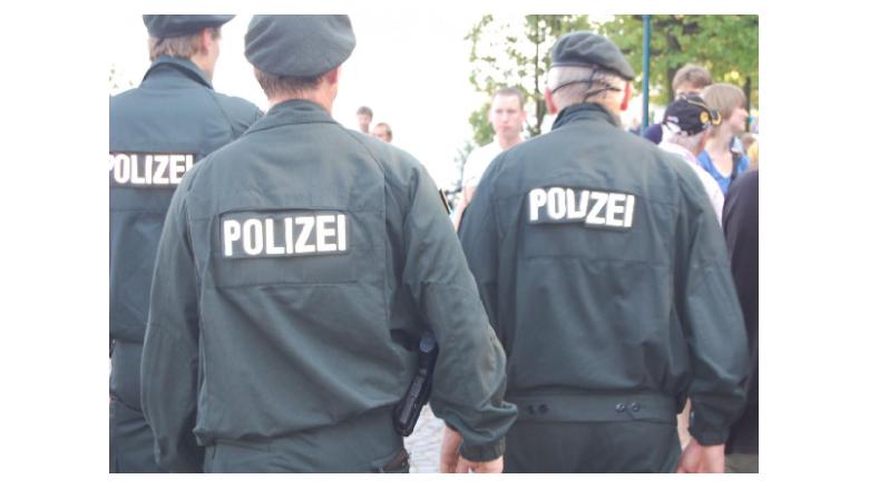 Krings zum Angriff auf Bundespolizisten in Mönchengladbach: "So einen Vorfall dürfen wir nicht hinnehmen. Wir müssen unsere Beamten schützen." Krings zum Angriff auf Bundespolizisten in Mönchengladbach: "So einen Vorfall dürfen wir nicht hinnehmen. Wir müssen unsere Beamten schützen."
