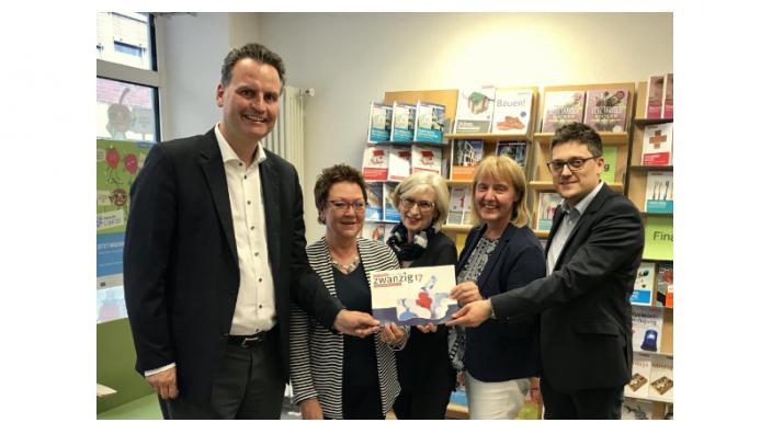 v.l.n.r. Dr. Günter Krings, Doris Jansen - zuständiges Ratsmitglied, Ursula Winbeck - Fachberaterin im Bereich Energiearmut, Sigrun Krümmel - Regionalleiterin der Verbraucherzentrale NRW und Sebastian Dreyer - Leiter der Beratungsstell